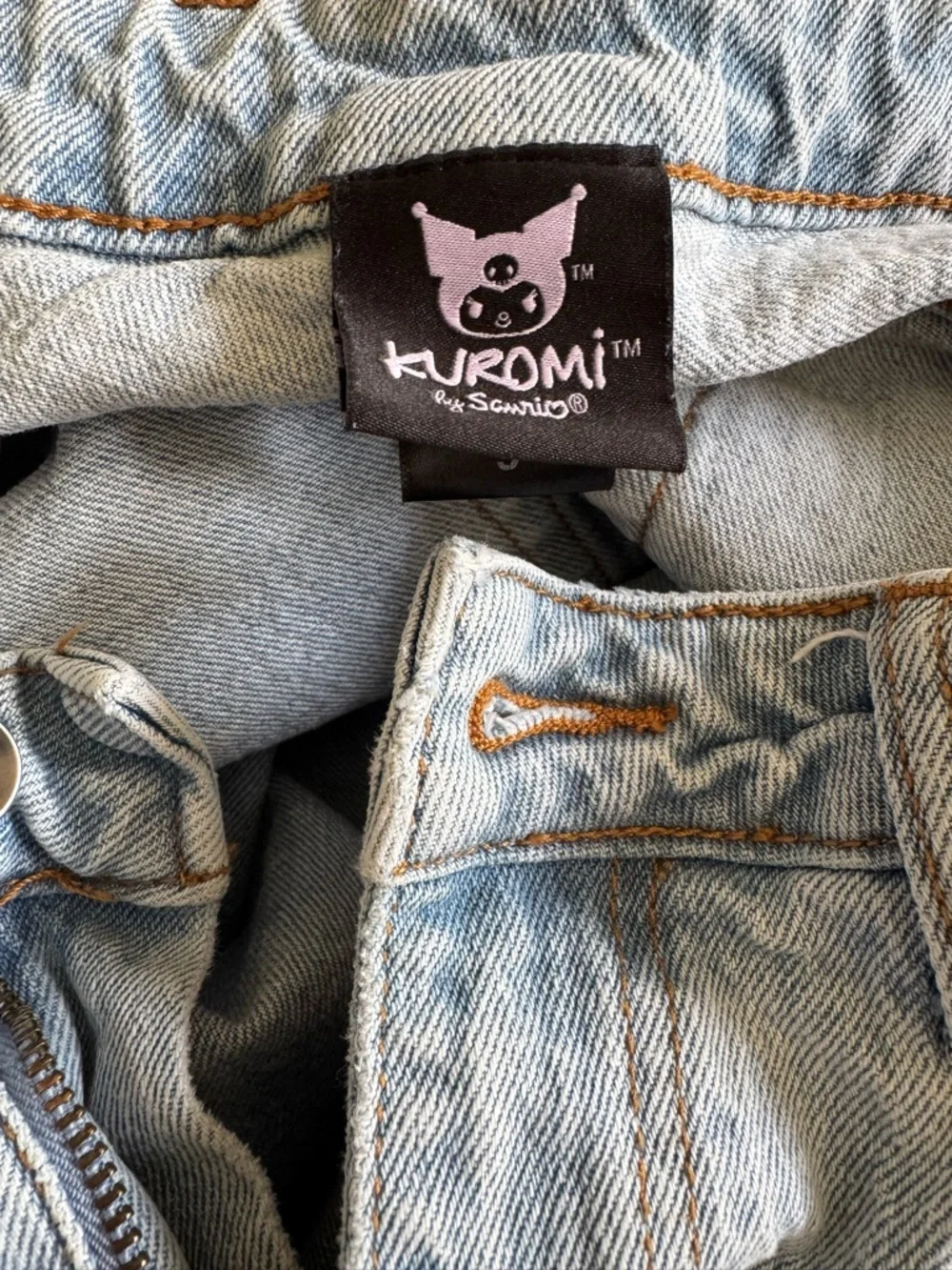 Kuromi Lightweight Blue Women's Jeans with Purple Butterfly Embellishments - Picture 10 of 12